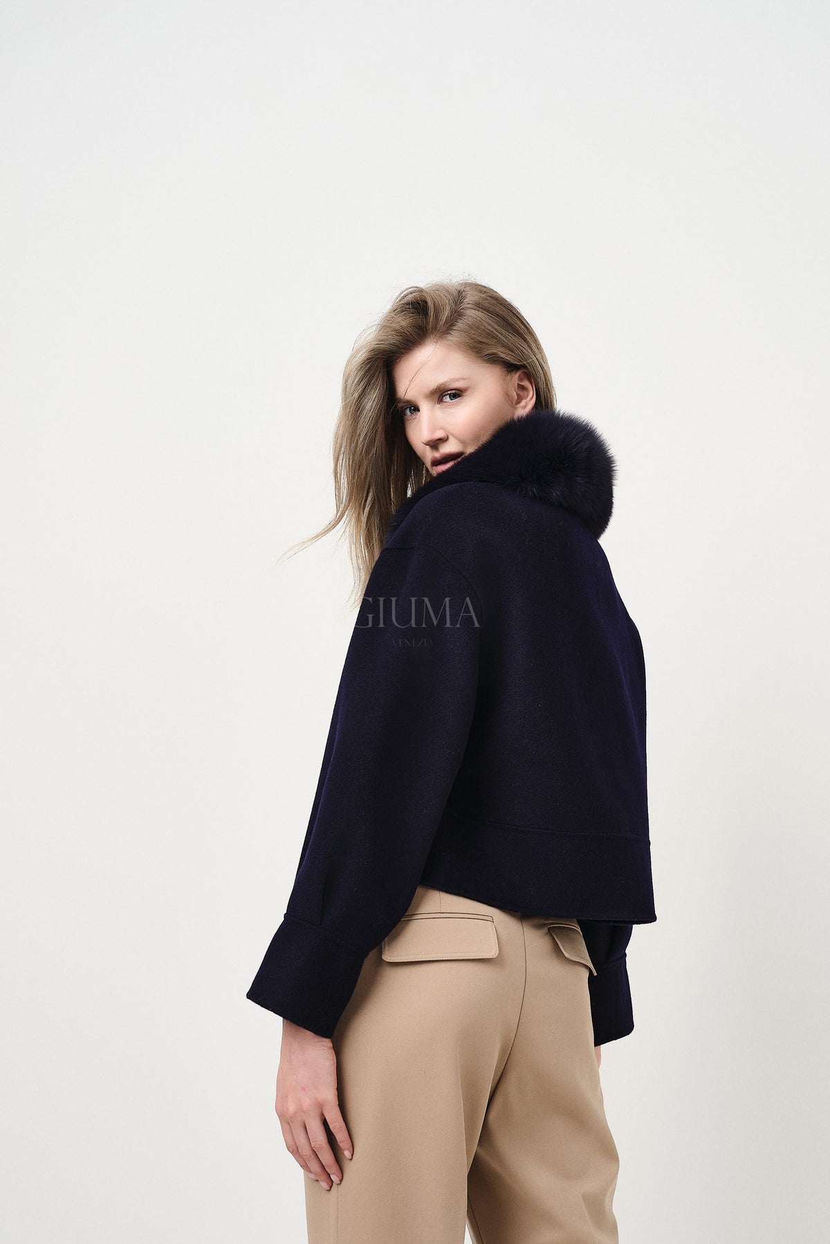 Lola Blue - cappotto da donna in lana e cachemire blu, dettaglio 8 | GIUMA Venezia