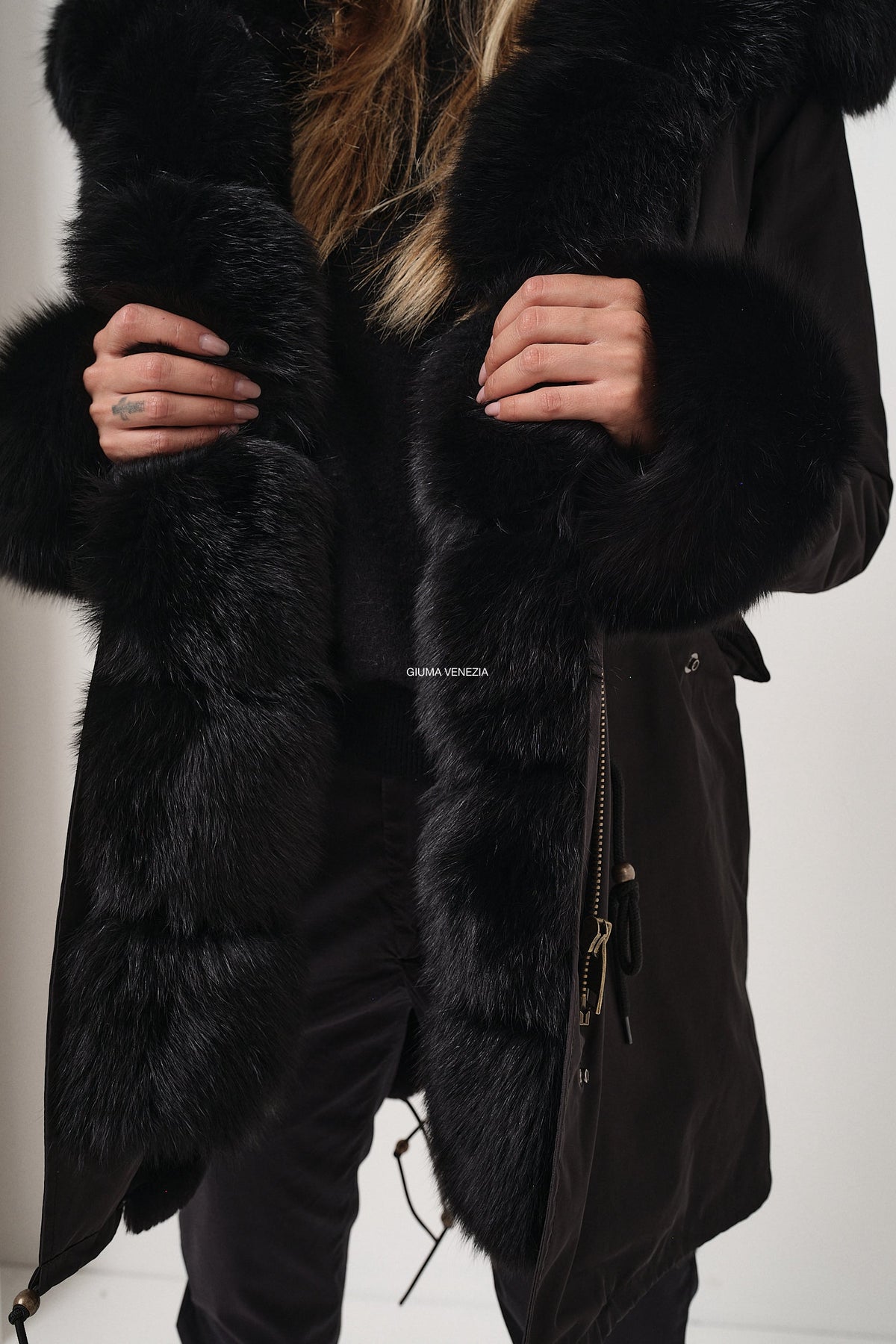 Parka Oslo Lungo Nero Interno Ecopelliccia - parka da donna in cotone con dettaglio in pelliccia nero, dettaglio 15 | GIUMA
