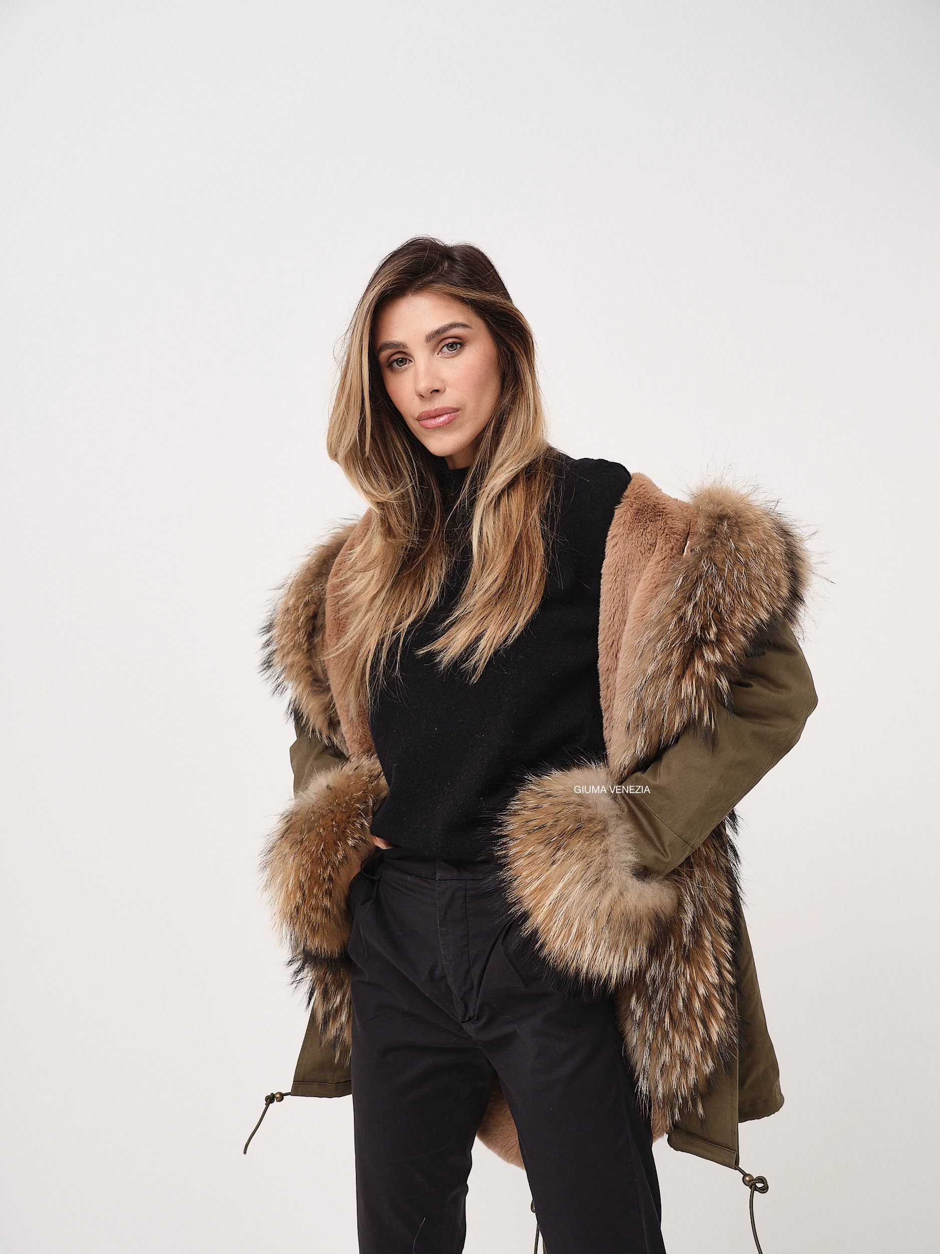 PARKA OSLO VERDE LARGA interior de pelo sintético