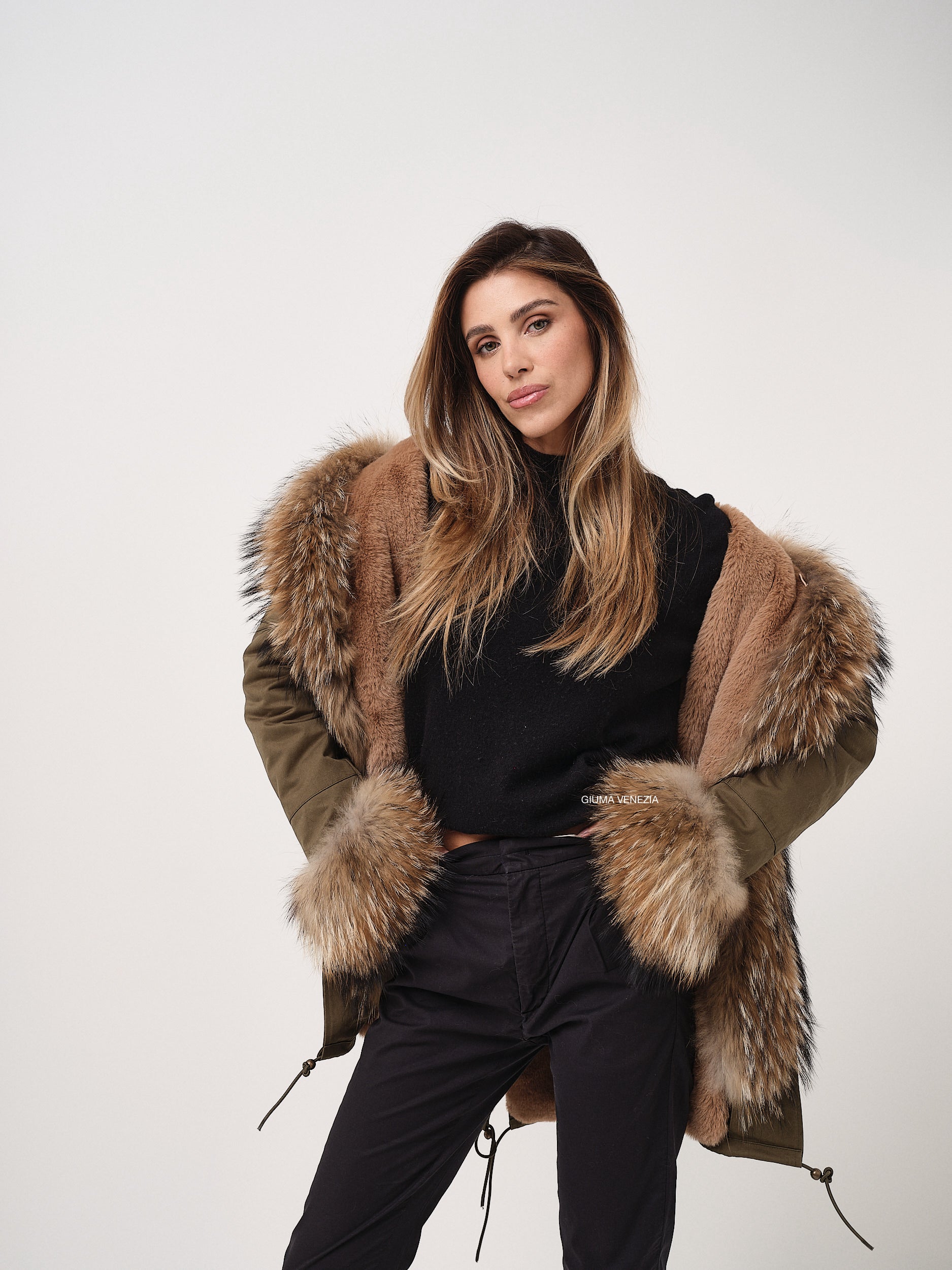 PARKA OSLO VERDE LARGA interior de pelo sintético