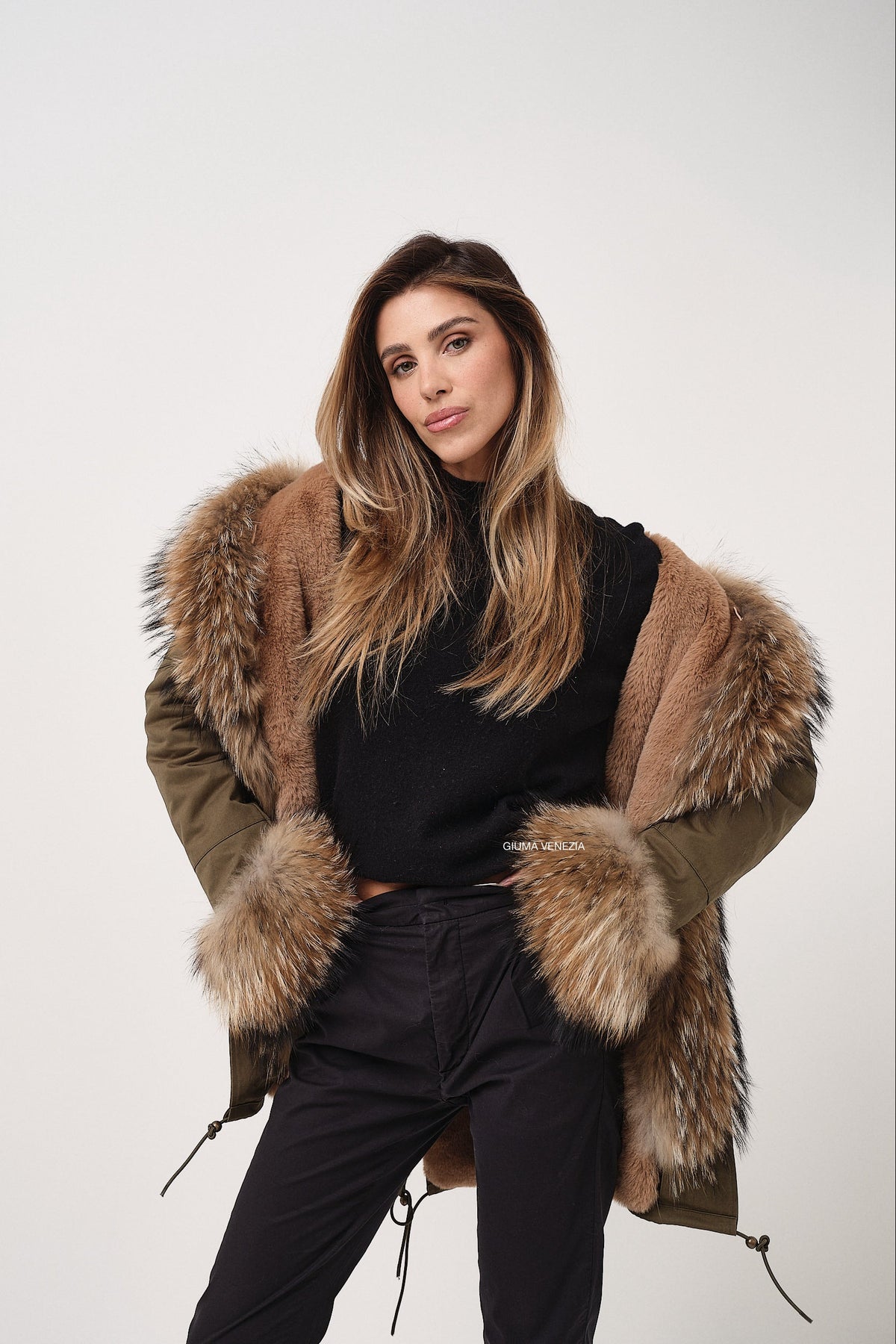 Parka Oslo Verde Lungo Interno Ecopelliccia - parka da donna in cotone con dettaglio in pelliccia verde, dettaglio 4 | GIUMA