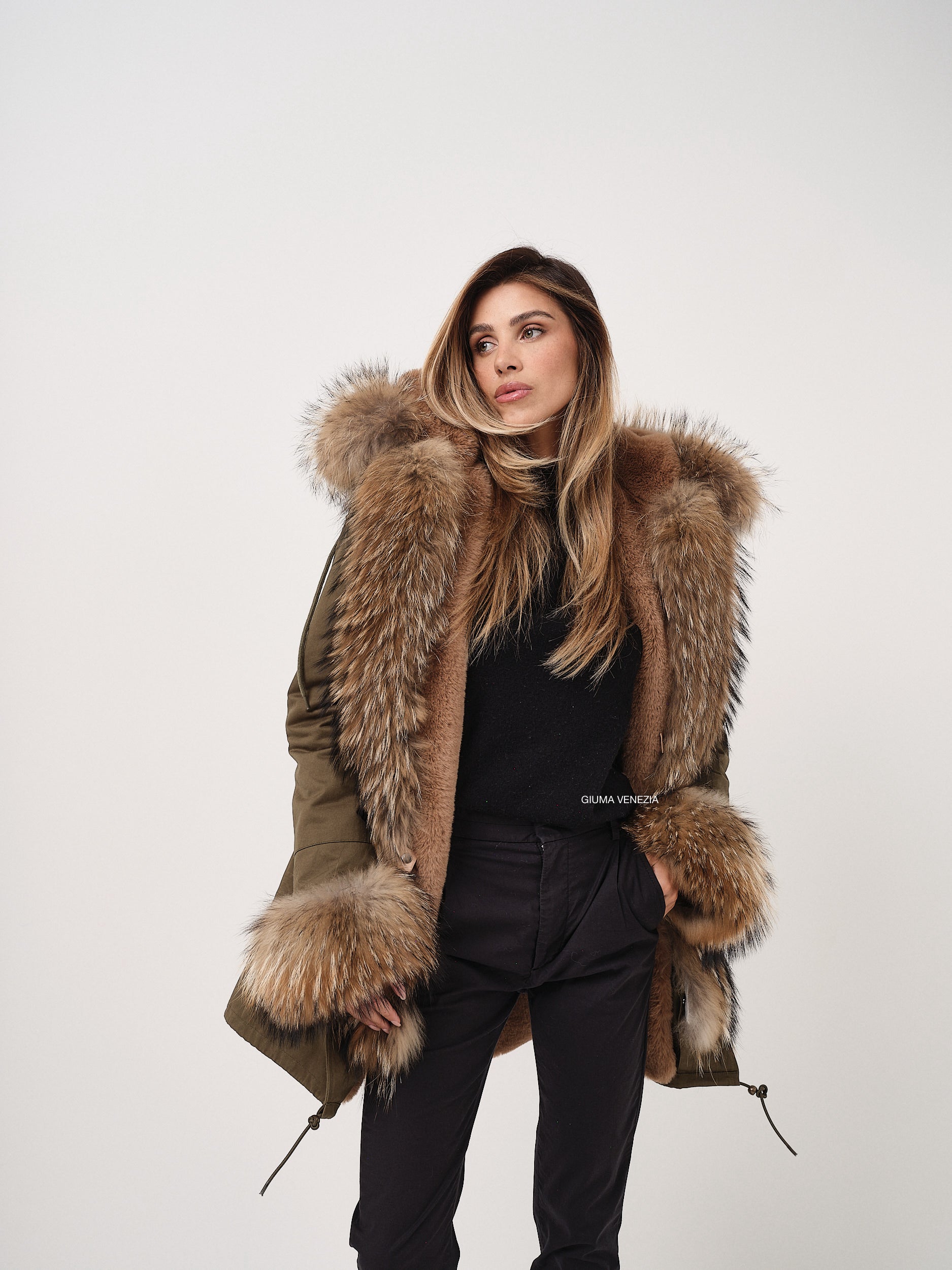 PARKA OSLO VERDE LARGA interior de pelo sintético