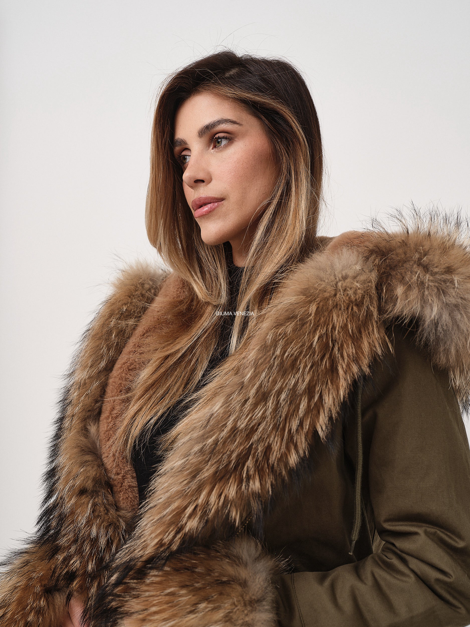 PARKA OSLO VERDE LARGA interior de pelo sintético