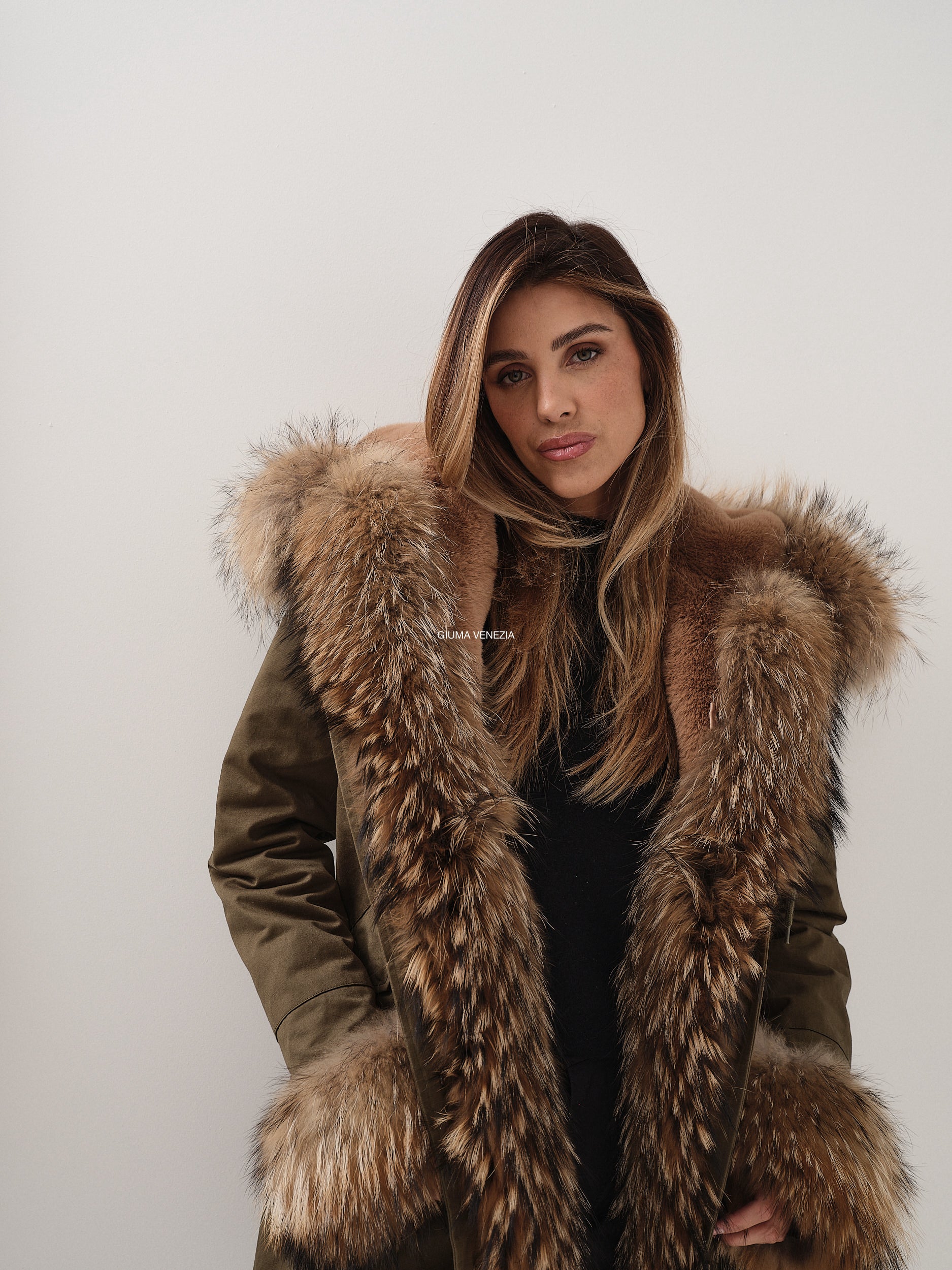 PARKA OSLO VERDE LARGA interior de pelo sintético