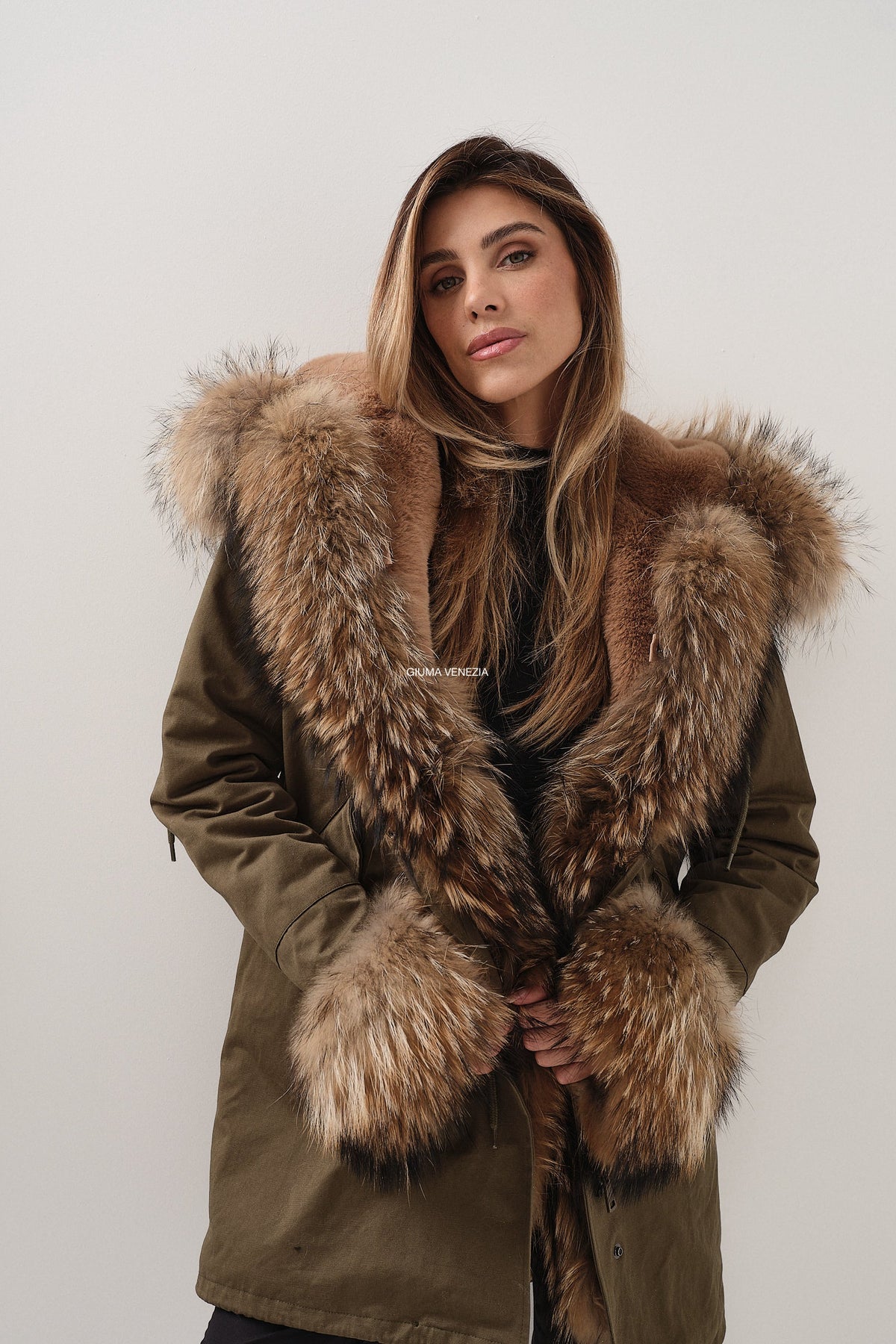 Parka Oslo Verde Lungo Interno Ecopelliccia - parka da donna in cotone con dettaglio in pelliccia verde, dettaglio 15 | GIUMA