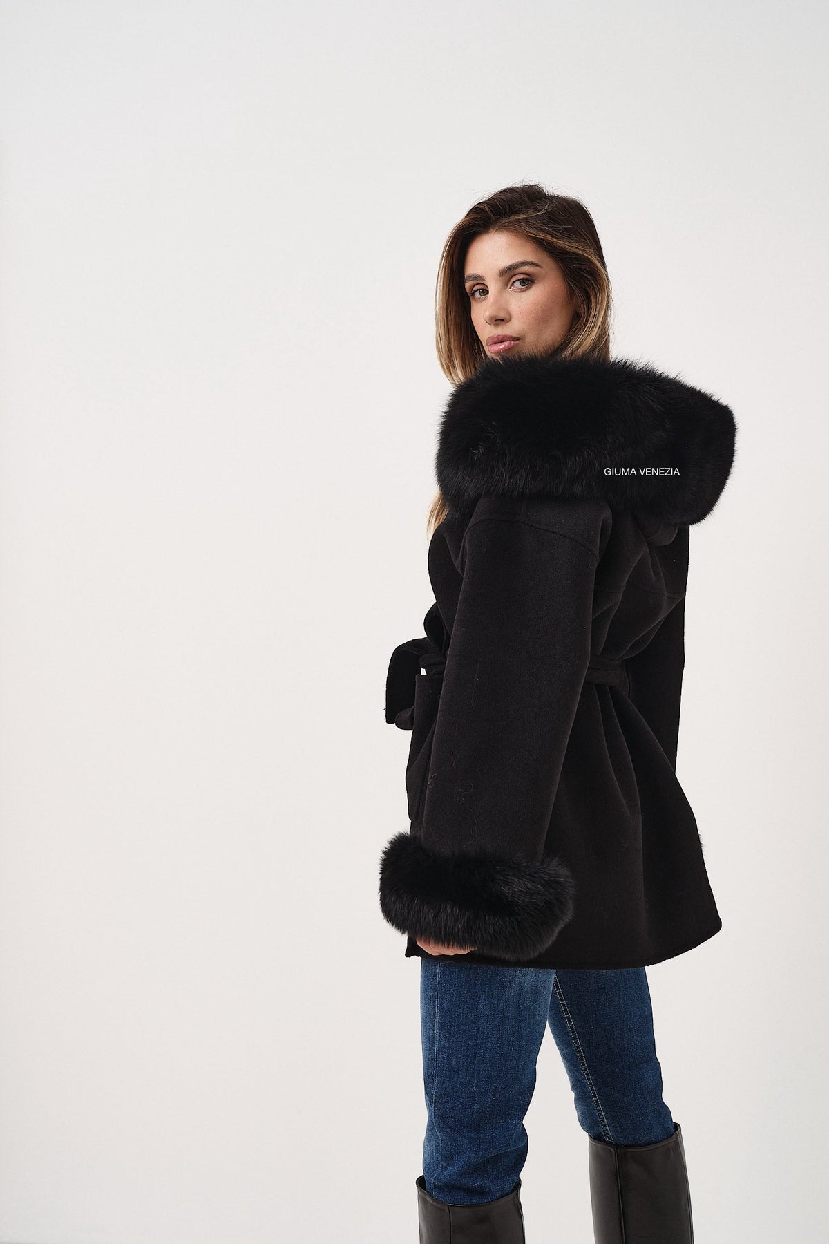 Petra Nero - cappotto da donna in lana e cachemire nero, dettaglio 3 | GIUMA Venezia