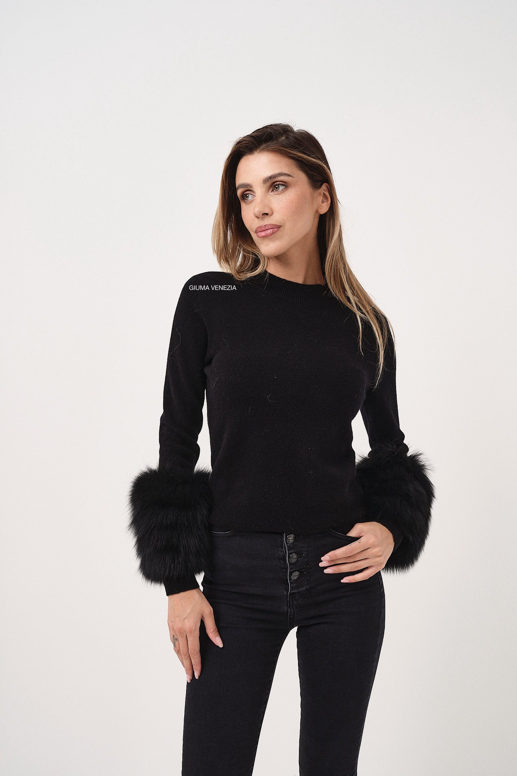 Maglia Dettaglio in Pelliccia Nera - maglia da donna in pura lana nero, vista principale | GIUMA Venezia