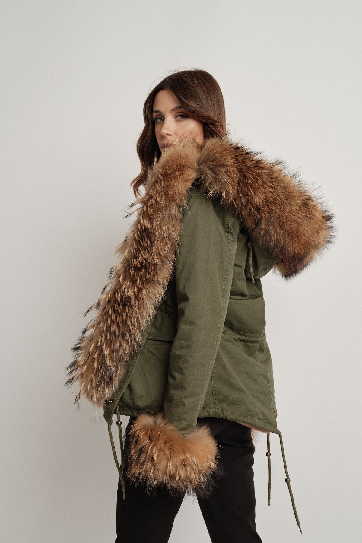 Parka Oslo - parka da donna in cotone con dettaglio in pelliccia verde, dettaglio 7 | GIUMA Venezia