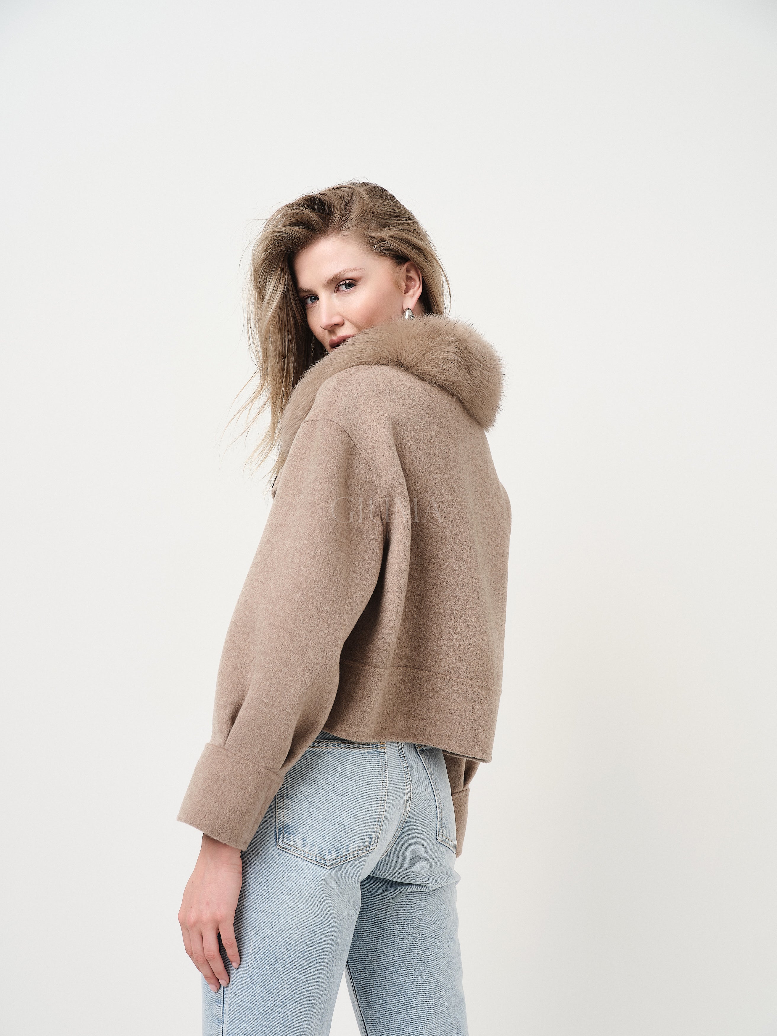 LOLA BEIGE
