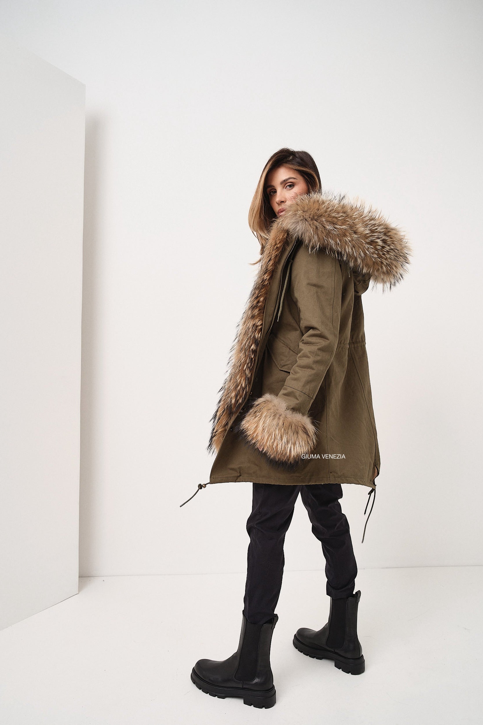 Parka Oslo Verde Lungo Interno Ecopelliccia - parka da donna in cotone con dettaglio in pelliccia verde, vista principale |