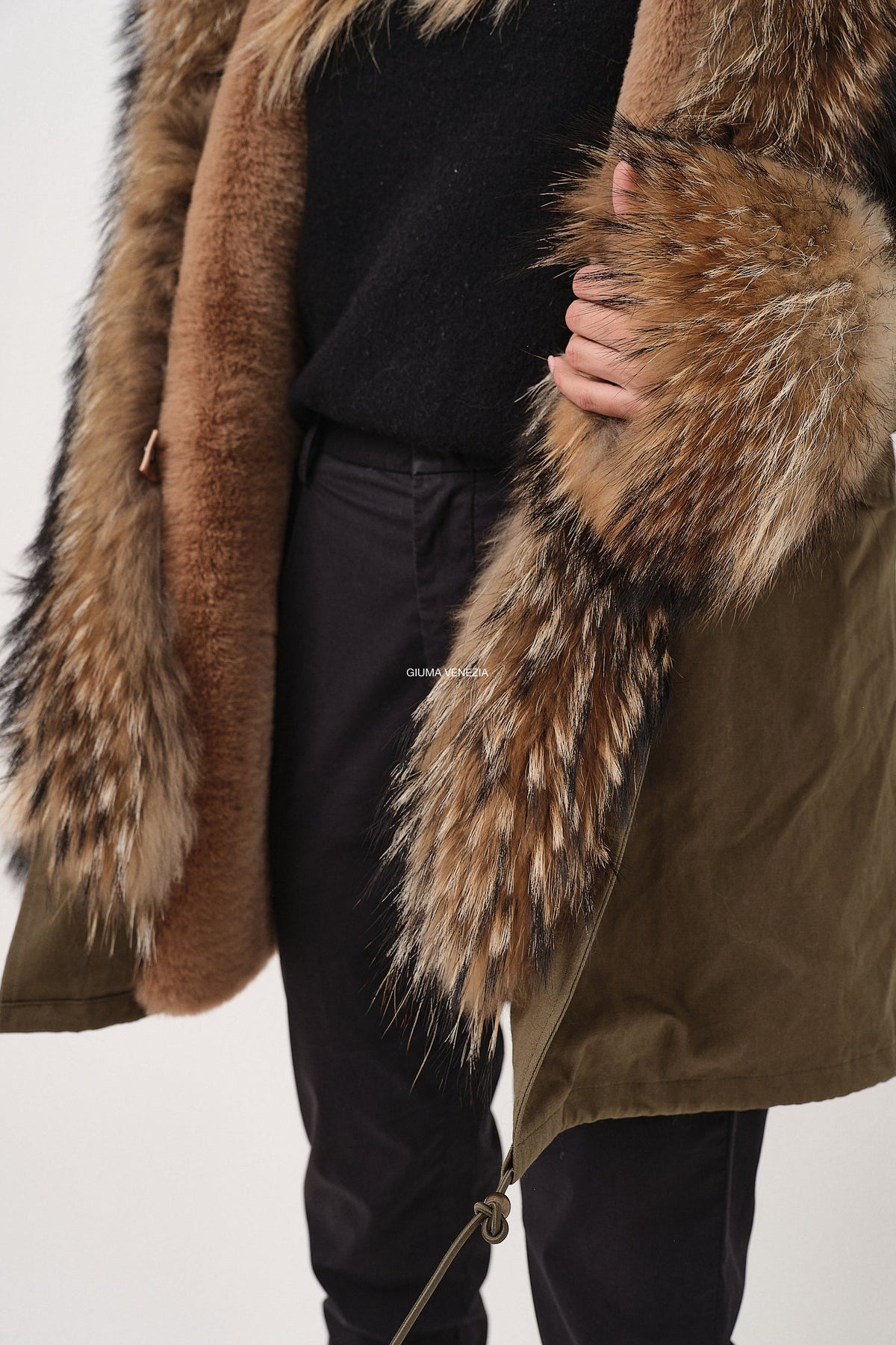 Parka Oslo Verde Lungo Interno Ecopelliccia - parka da donna in cotone con dettaglio in pelliccia verde, dettaglio 9 | GIUMA