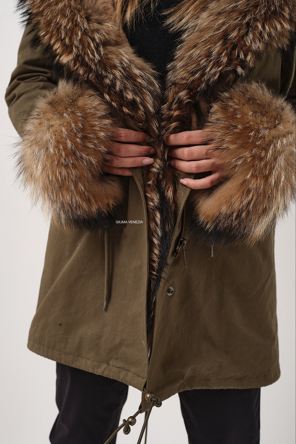 Parka Oslo Verde Lungo Interno Ecopelliccia - parka da donna in cotone con dettaglio in pelliccia verde, dettaglio 10 | GIUMA
