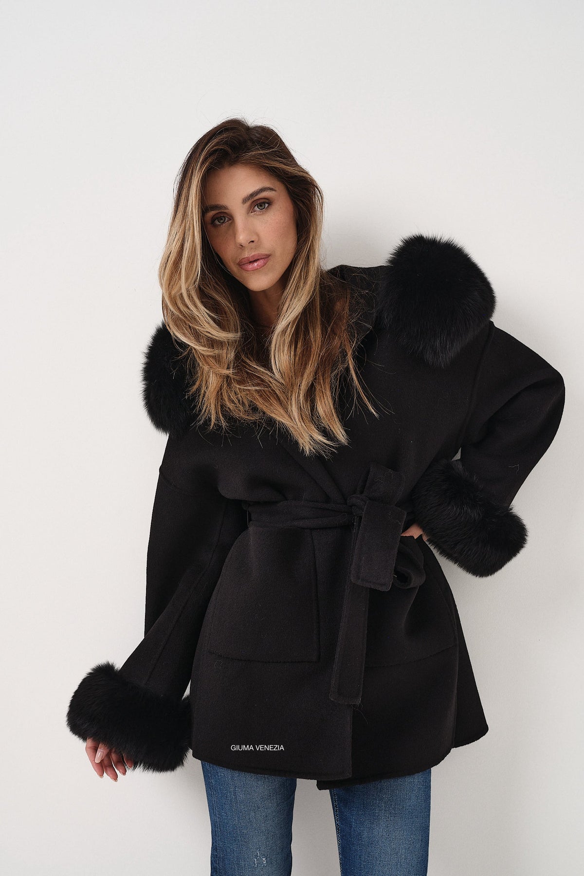 Petra Nero - cappotto da donna in lana e cachemire nero, dettaglio 11 | GIUMA Venezia