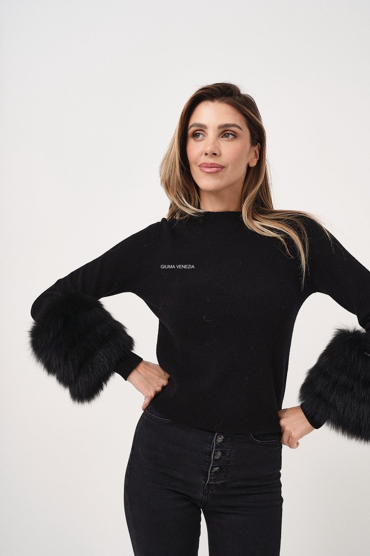 Maglia Dettaglio in Pelliccia Nera - maglia da donna in pura lana nero, dettaglio 4 | GIUMA Venezia