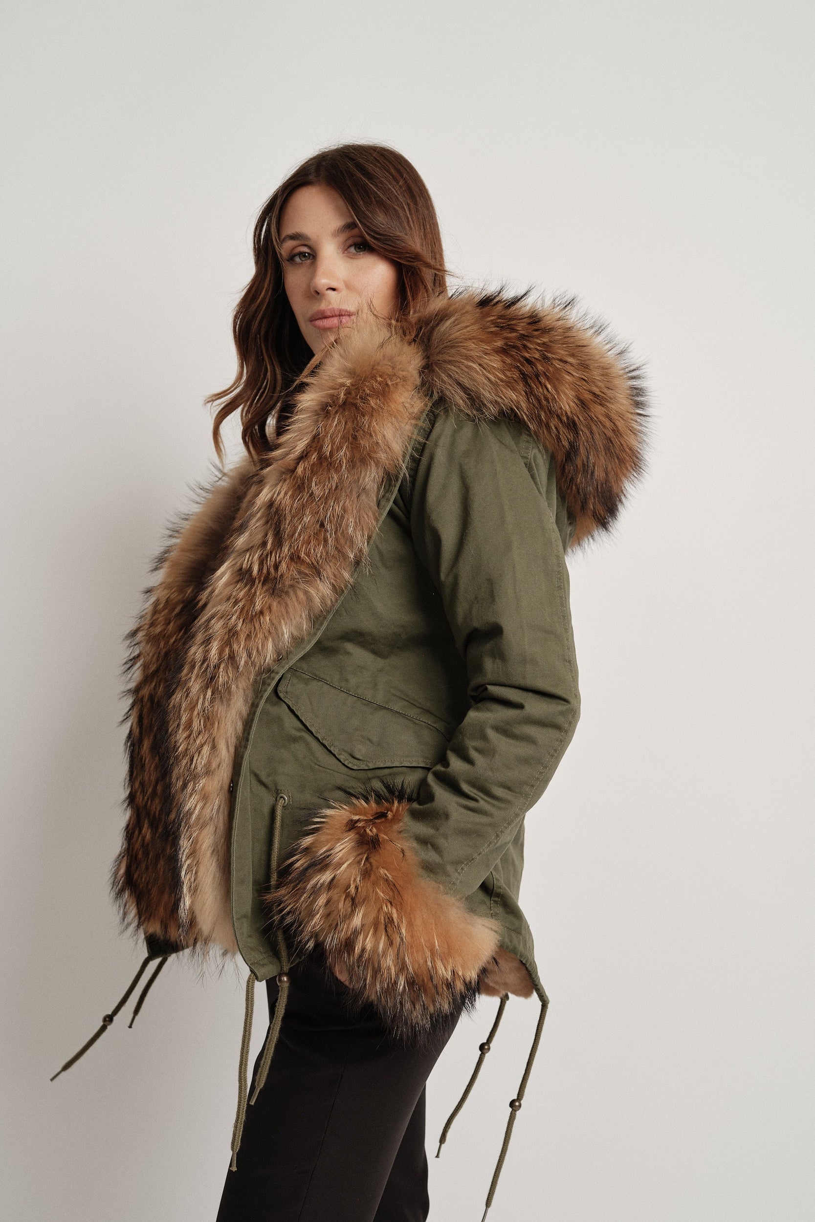 Parka Oslo Interno Ecopelliccia - parka da donna in cotone con dettaglio in pelliccia verde, dettaglio 2 | GIUMA Venezia