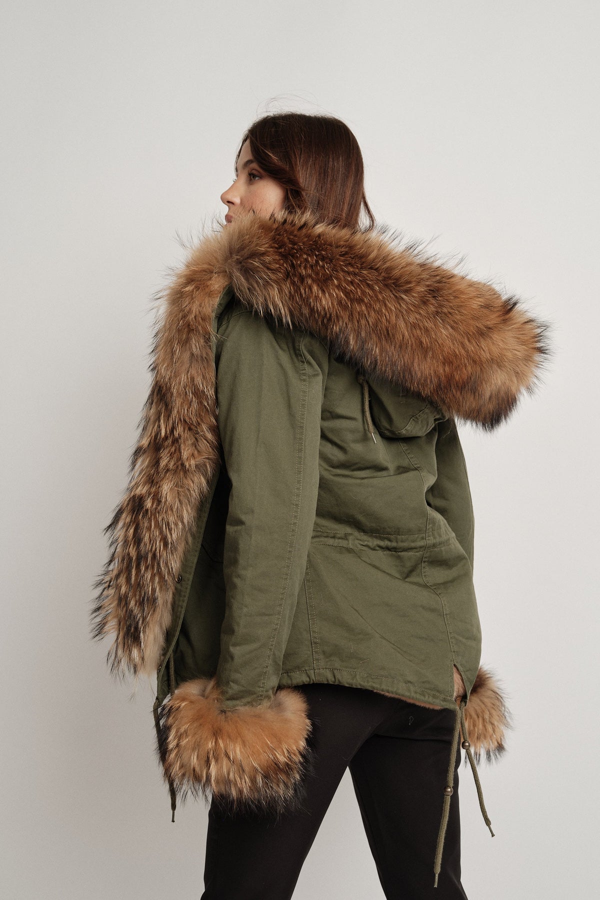 Parka Oslo - parka da donna in cotone con dettaglio in pelliccia verde, dettaglio 6 | GIUMA Venezia
