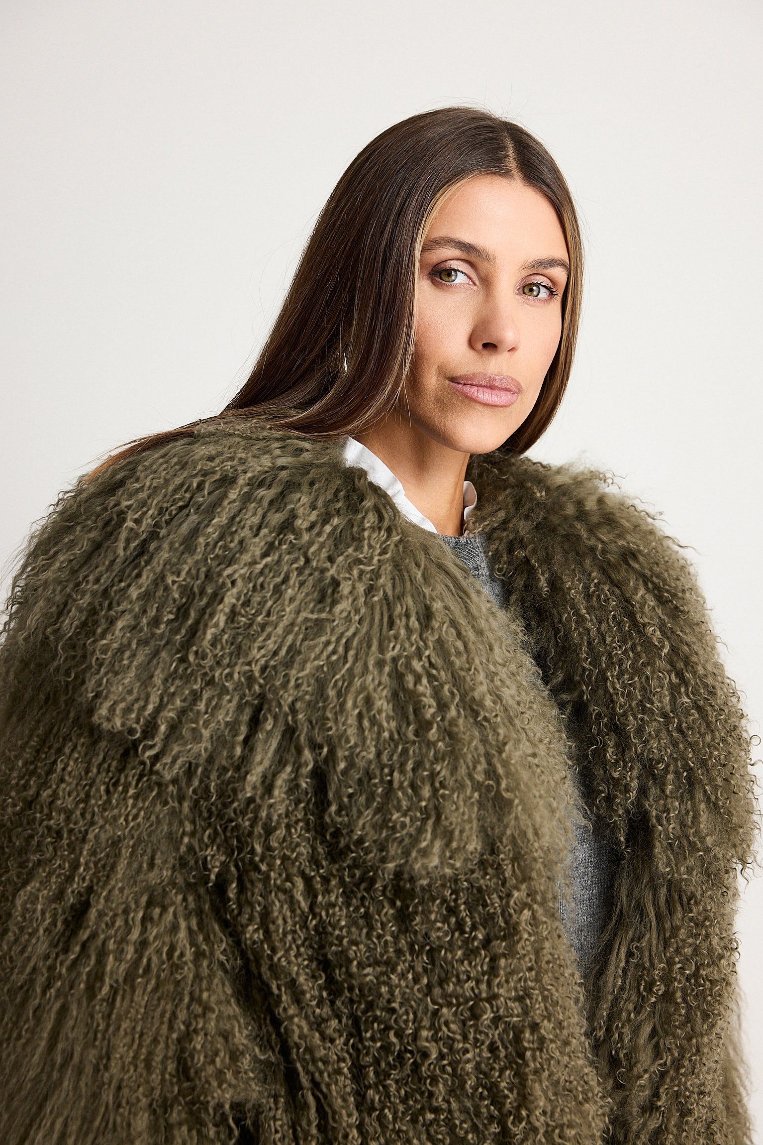 Elsa Long Green - pelliccia da donna in Mongolian verde, dettaglio 2 | GIUMA Venezia